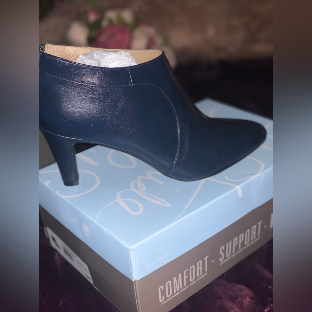 New in box- Kim Rogers Navy Blue Ankle Boots